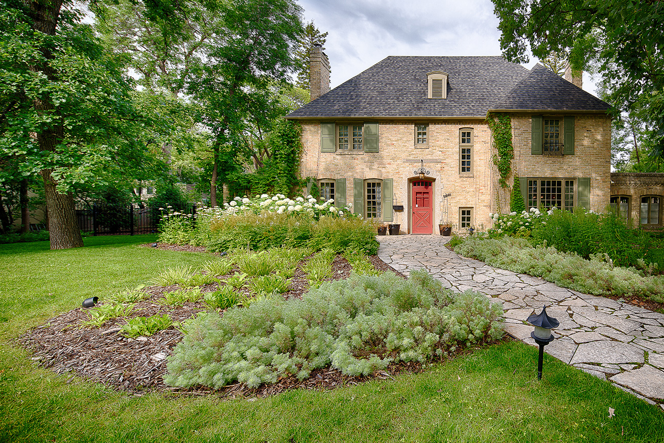 Relaxing Garden Lanscaping